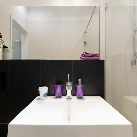 Secret Charm Fully Equipped With Balcony Апартаменты Краков