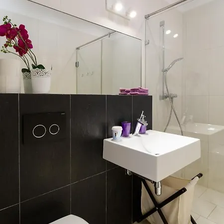 Secret Charm Fully Equipped With Balcony Апартаменты Краков